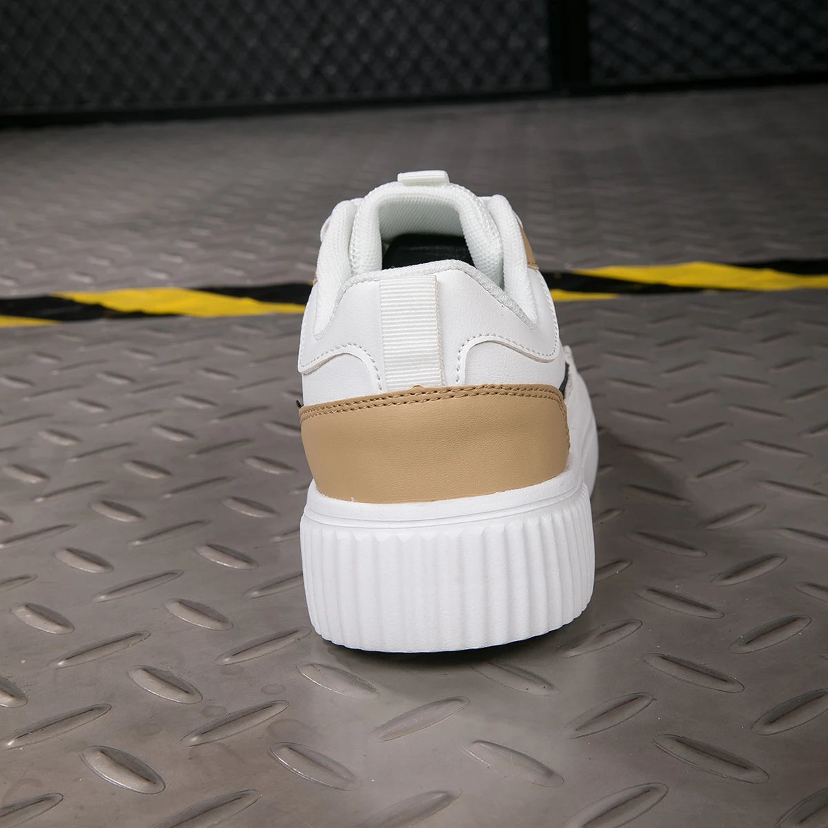 Men's Summer Breathable Trendy Versatile Casual White Sneakers for Teenagers Non-Slip Sports Thick-Soled White Shoes