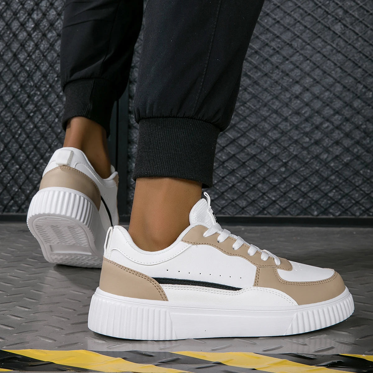 Men's Summer Breathable Trendy Versatile Casual White Sneakers for Teenagers Non-Slip Sports Thick-Soled White Shoes