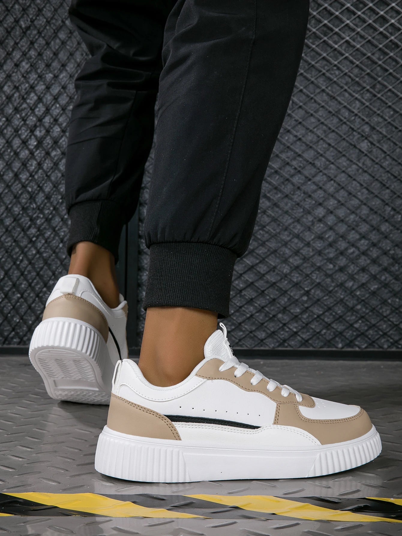 Men's Summer Breathable Trendy Versatile Casual White Sneakers for Teenagers Non-Slip Sports Thick-Soled White Shoes